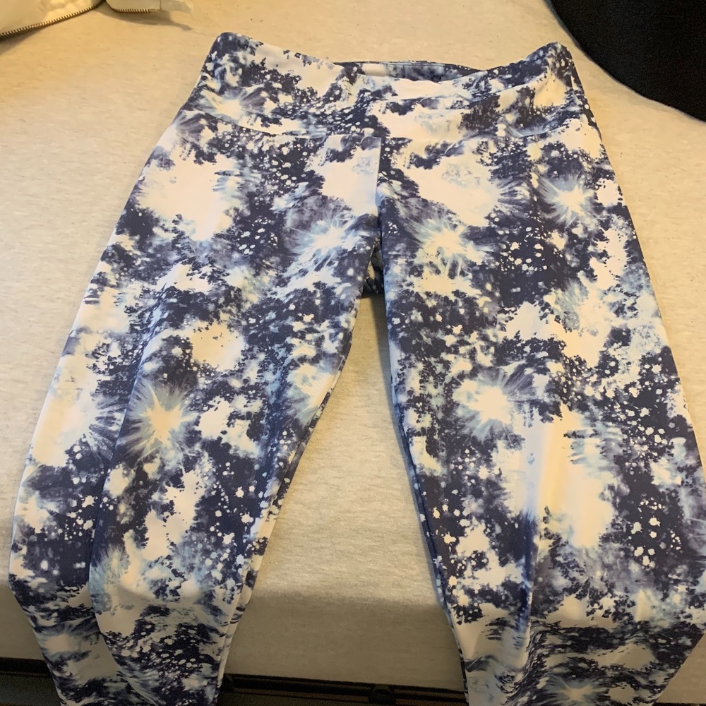 Onzie galaxy print leggings